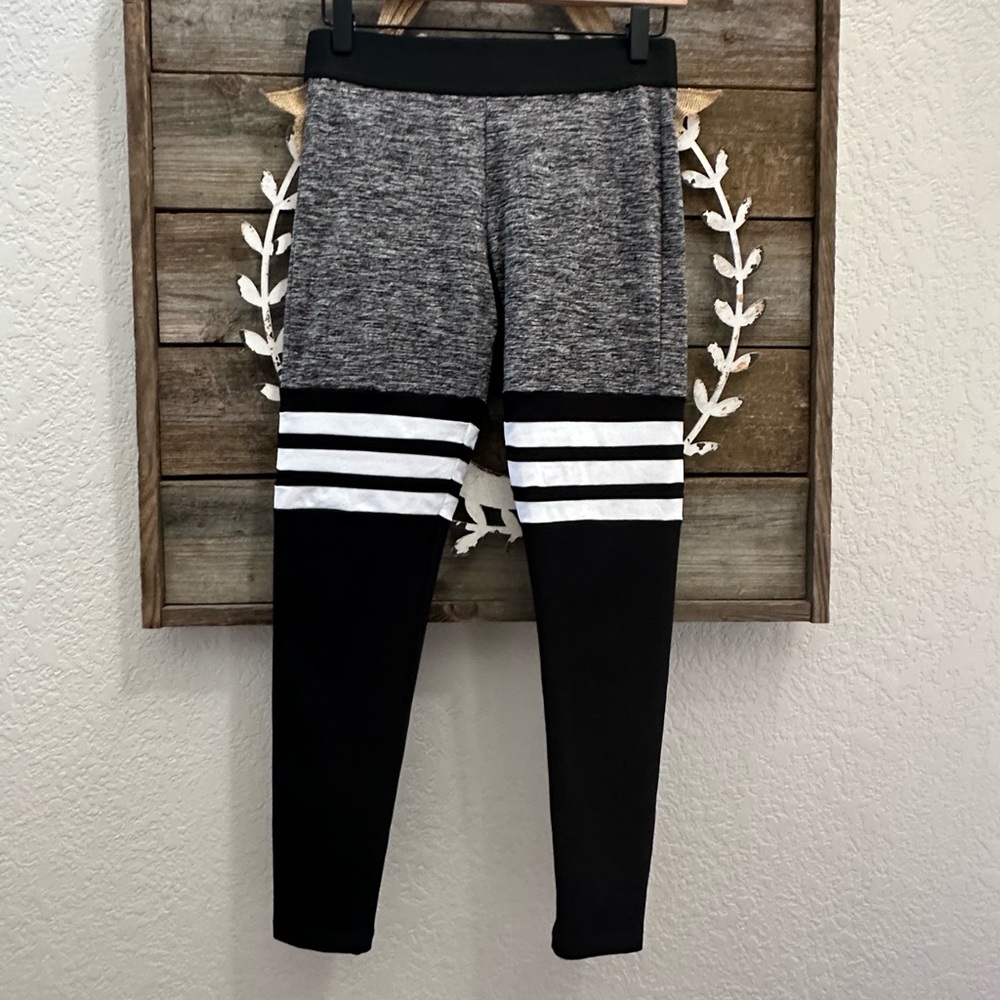 Bombshell Sportswear black white gray legging athletic wear ladies large